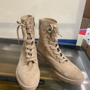 Dolce vita suede  lace up dune combat boots size 7 never worn with zipper